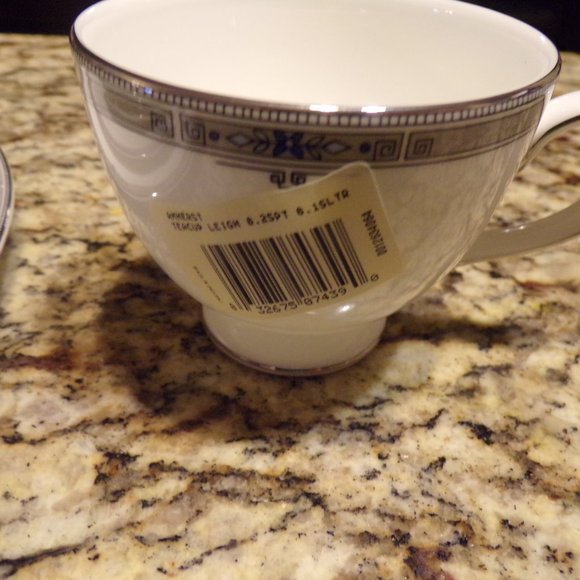 Wedgwood Bone China piece set - Picture 3 of 4